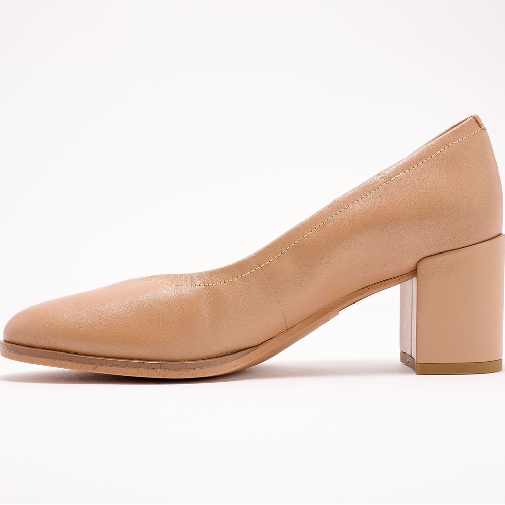 Clarks Artisan Leather Pumps Freva55 Court Praline Leather, Nude, size 9.5 W - Picture 4 of 7